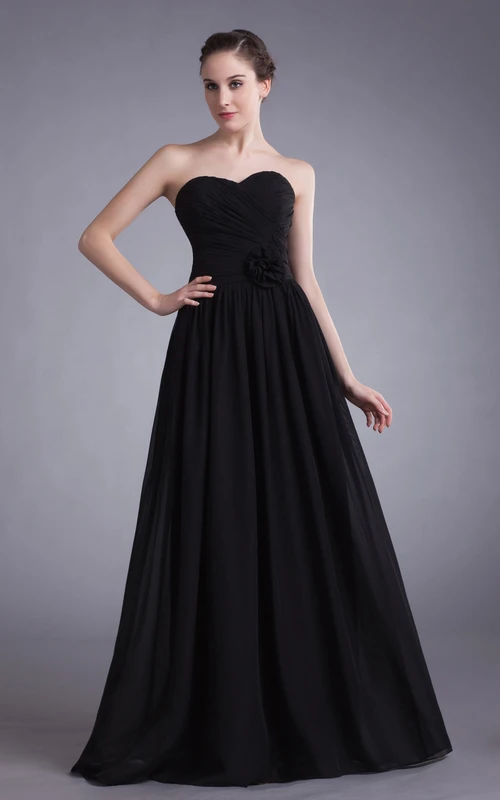 Robe en mousseline froncée à décolleté cœur et taille fleurie