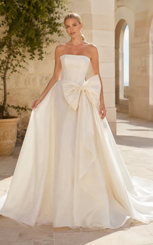 Elegantes, trägerloses Brautkleid in A-Linie für festliche Anlässe
