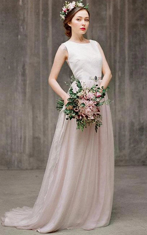 Vestido de tul y encaje con espalda ilusión y lazo