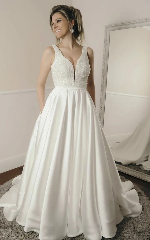 Vestido de novia sencillo, elegante, sin mangas, de satén, con escote pronunciado y corte en A, adornado con cuentas.