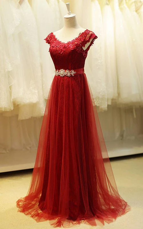 A-Linien-Kleid mit V-Ausschnitt, Perlenstickerei und Tülldetails