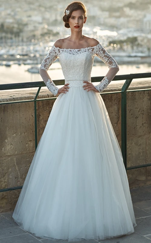 A-Linien-Brautkleid aus Tüll und Spitze mit schulterfreiem Ausschnitt, Applikationen, bodenlangen Ärmeln und langen Ärmeln