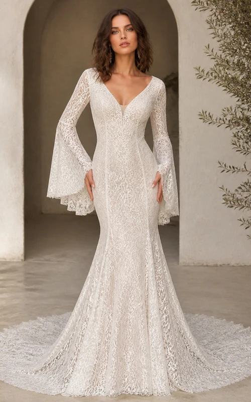 Vestido de novia estilo bohemio de sirena con mangas largas acampanadas y escote en V, estilo catedral, con encaje.