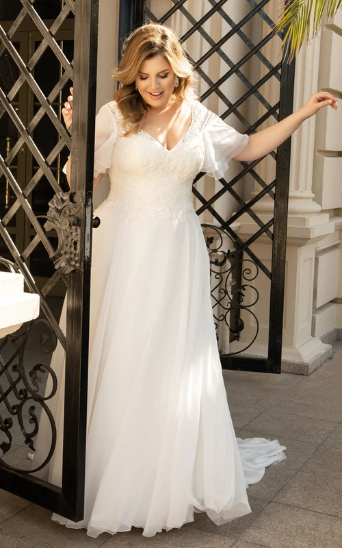 Precioso vestido de novia de gasa de talla grande con escote en V y corte en A