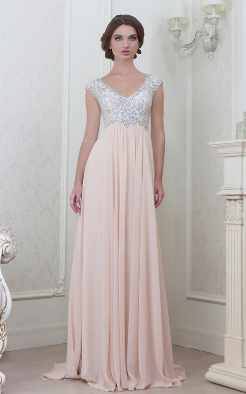 Robe de soirée longue en mousseline de soie perlée à manches courtes et col en V, coupe empire, ornée de plis