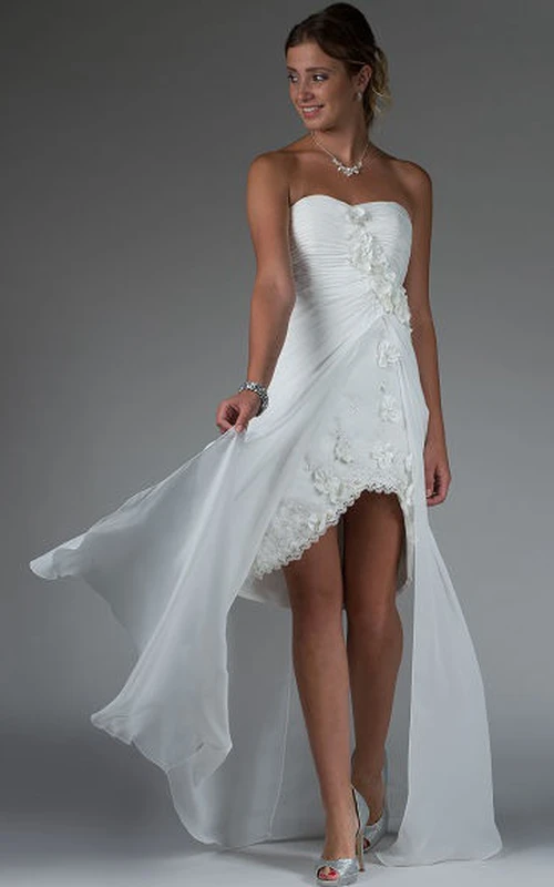 Süßes, asymmetrisches Brautmutterkleid mit Blumenmuster und langem, geschlitztem Chiffonrock