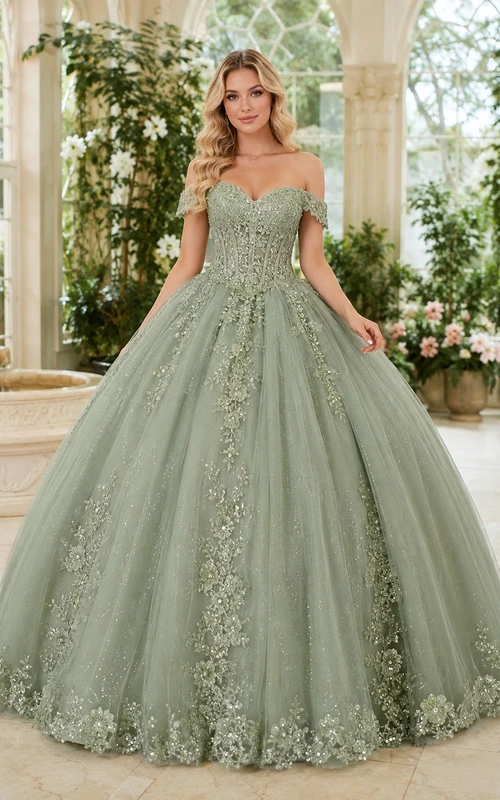 Salbeigrünes, schulterfreies, kurzärmeliges Tüll-Ballkleid in Bodenlänge mit floralen Applikationen – ein luxuriöses Quinceañera-Kleid