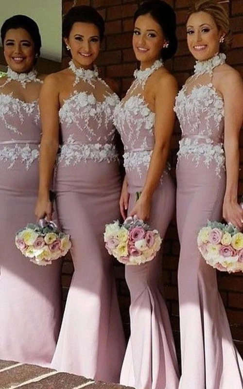 Nuevo vestido de dama de honor estilo sirena sin mangas con cuello halter y apliques de encaje.