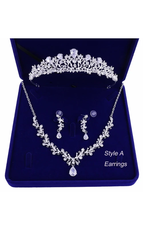 Conjunto de collar, pendientes y aretes para novias.