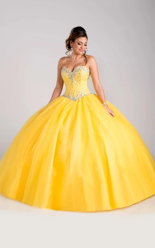 Ballkleid aus Tüll mit Schnürung am Rücken und herzförmigem Ausschnitt