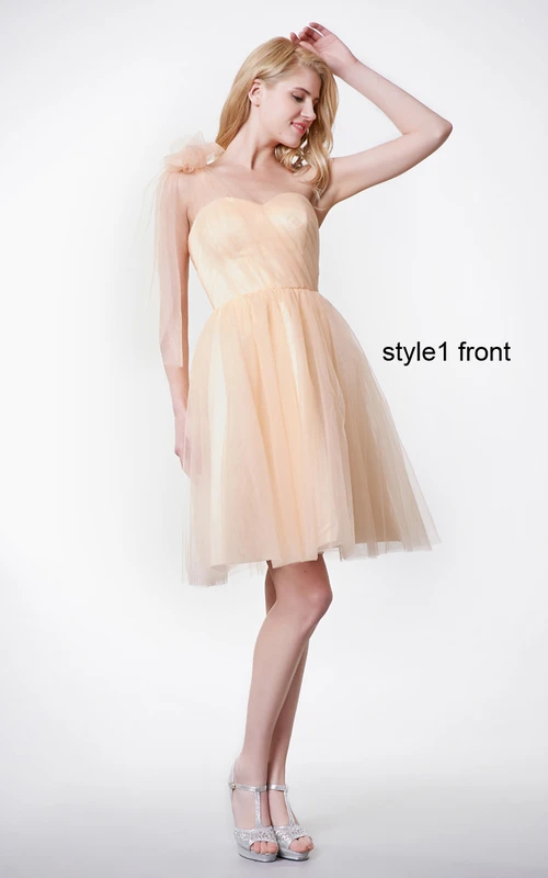 Vestido corto de tul plisado de corte A sin mangas con tirantes intercambiables.