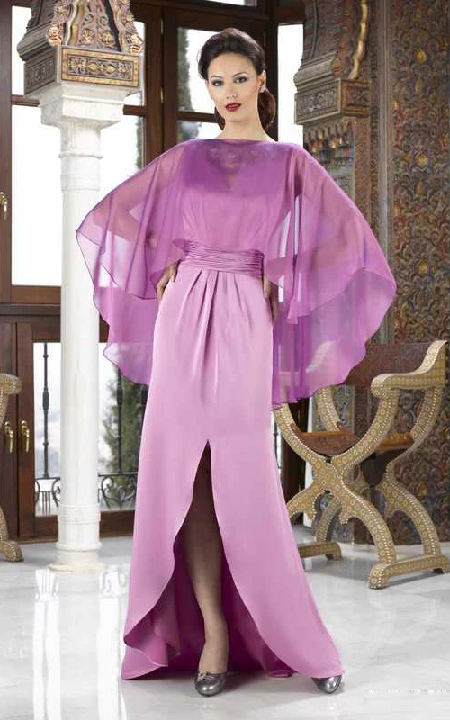 Maxi-Brautmutterkleid aus Satin mit Schlitz vorne, Rundhalsausschnitt, Cape und Perlenstickerei