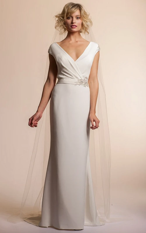 Robe de mariée simple en mousseline, longue jusqu'au sol, col en V, manches courtes et ornée de bijoux