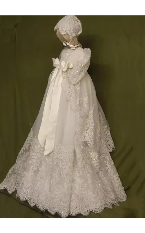 Einzigartiges Taufkleid aus Organza-Spitze