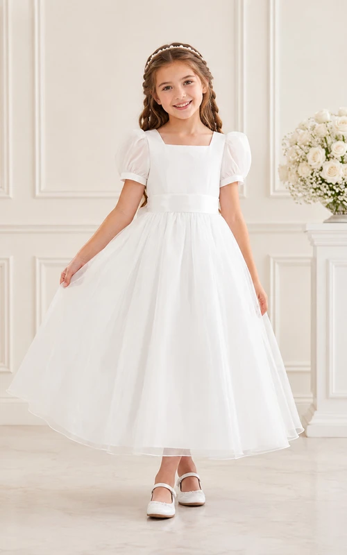 Vestido de tul de manga abullonada y cuello cuadrado para primera comunión, ideal para niñas de las flores. Largo hasta la rodilla.