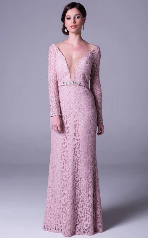 Vestido de fiesta de encaje de manga larga con escote redondo y detalles de pedrería, con espalda en V profunda.