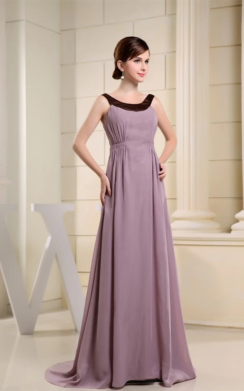 Vestido de gasa sin mangas con corte en A, cola de cepillo y fruncido.