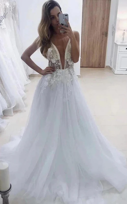 Elegantes, elegantes Brautkleid aus Tüll in A-Linie mit tiefem V-Ausschnitt und tiefem Rückenausschnitt