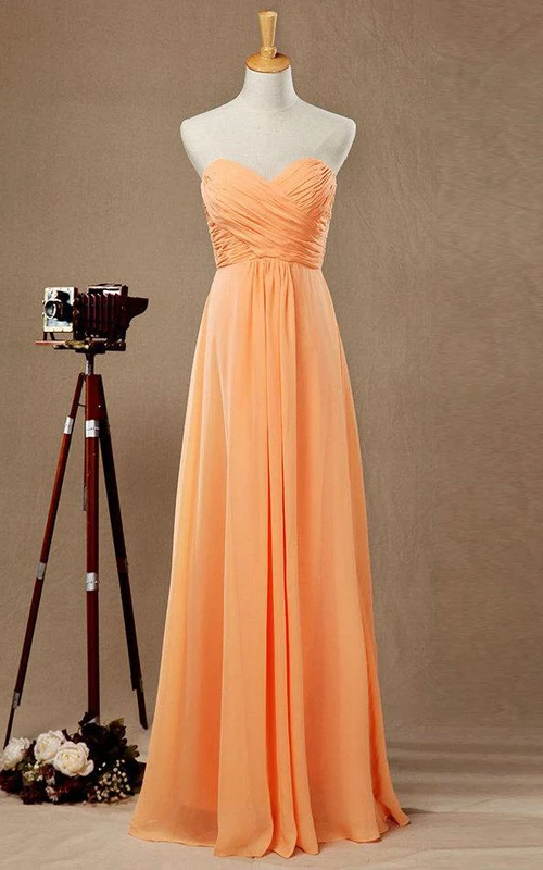 Robe longue en mousseline de soie à décolleté en A et corsage croisé