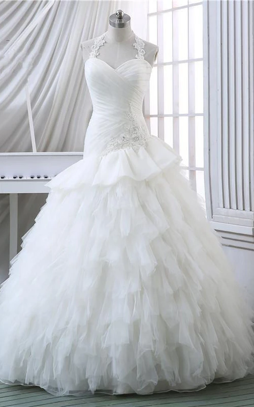 Robe longue trapèze dos nu en organza dentelle, sans manches, à volants évasés et corset au dos.