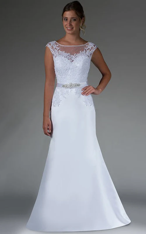 Brautkleid aus Satin mit Perlenbesatz und abnehmbarem Spitzenoberteil mit kurzen Ärmeln