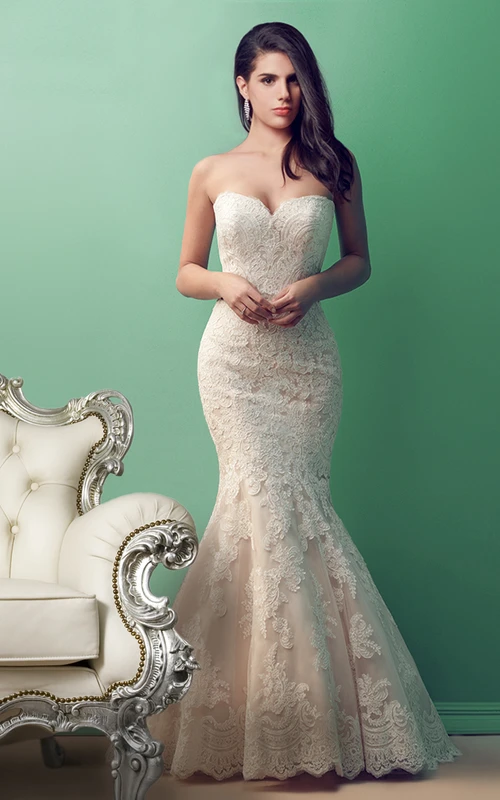 Robe de mariée trompette en dentelle glamour à décolleté cœur