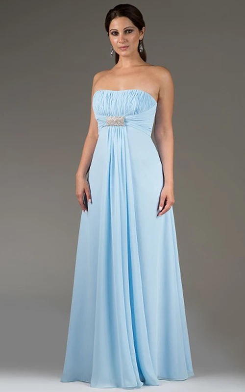Langes, trägerloses Chiffon-Brautjungfernkleid mit Falten am Oberteil und Perlenstickerei an der Taille