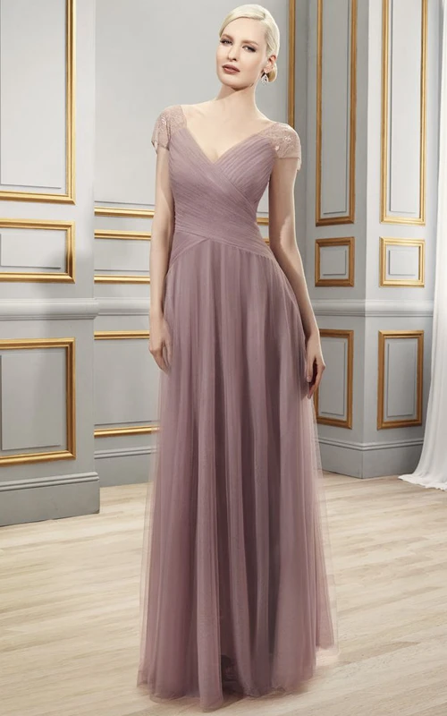 A-Linien-Abendkleid aus Tüll mit kurzen Ärmeln, V-Ausschnitt, Raffungen, bodenlang, mit Illusionsrücken und Falten