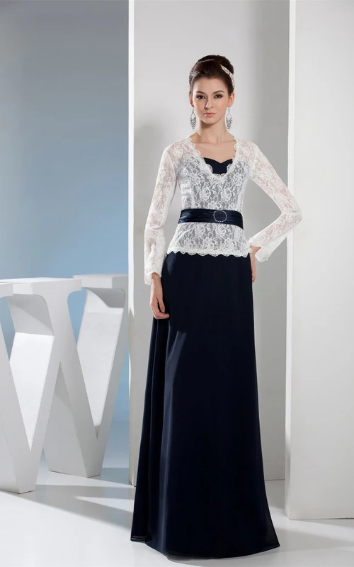 Vestido largo bicolor con escote en V y top de encaje.