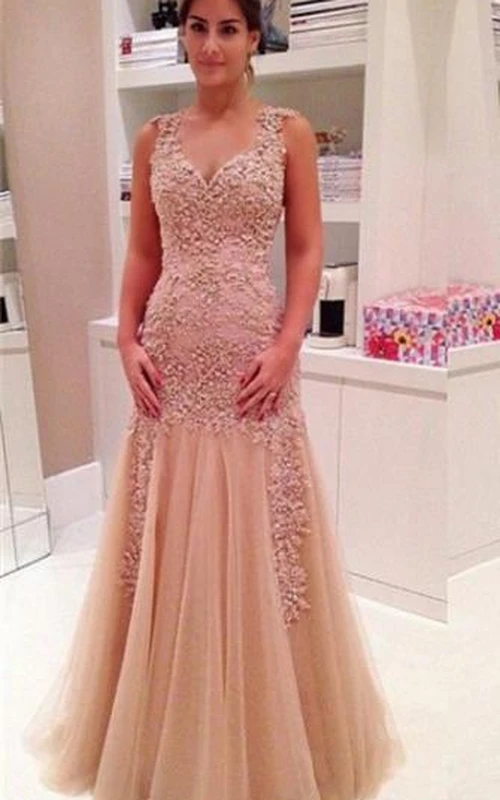 Meerjungfrauen-Abendkleid mit zarten Spitzenapplikationen, Reißverschlussträgern und ärmellos