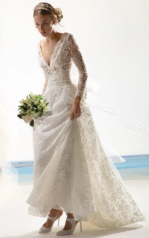 Lässiges Brautkleid mit Illusion-V-Ausschnitt, A-Linie, Schleppe und langen Ärmeln mit Schleife