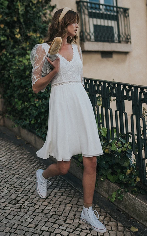 Vestido de novia corto de gasa sencillo, corte A, hasta la rodilla, con fruncido.