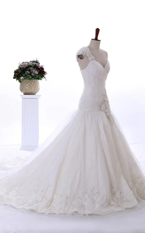 Vestido de gala de corte A, largo hasta el suelo, con escote palabra de honor, escote corazón, sin mangas, con caída acampanada, bordado floral, cola catedral, espalda tipo corsé, encaje y organza.