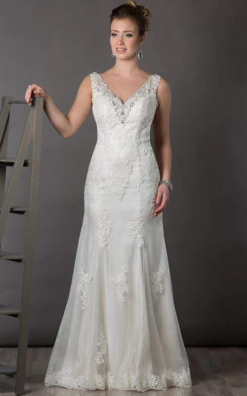 Kristallklares, ärmelloses Brautkleid aus Tüll mit V-Ausschnitt, Spitze und offenem Rücken