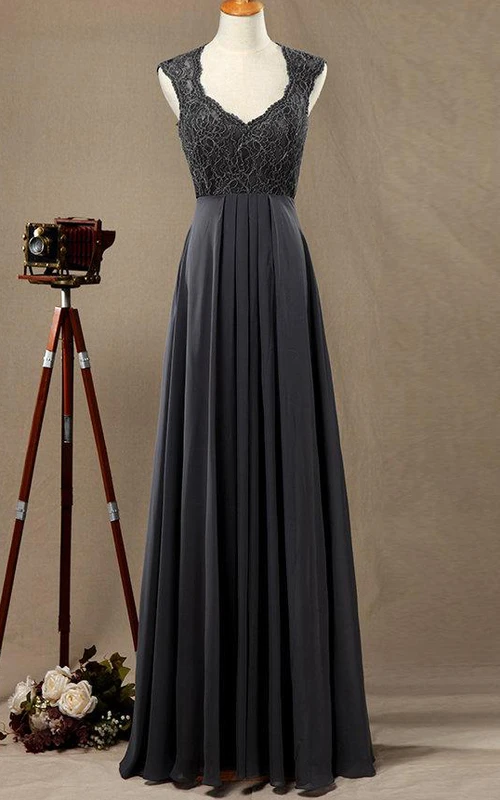 Bodenlanges, trägerloses Kleid aus Chiffon, Spitze und Satin