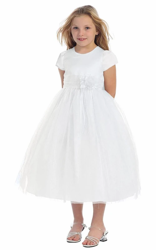 Kurzes, gestuftes Blumenmädchenkleid aus Tüll und Satin