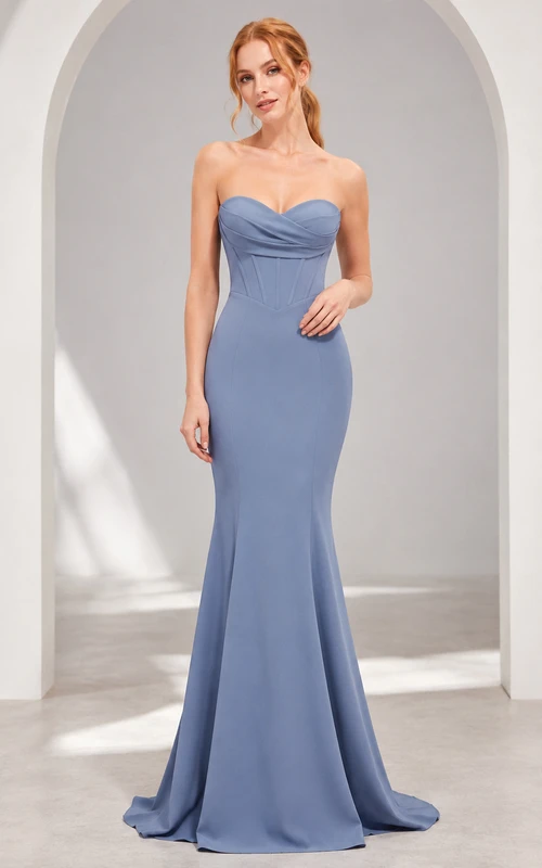 Stahlblaues, trägerloses Trompeten-Abendkleid aus Crêpe
