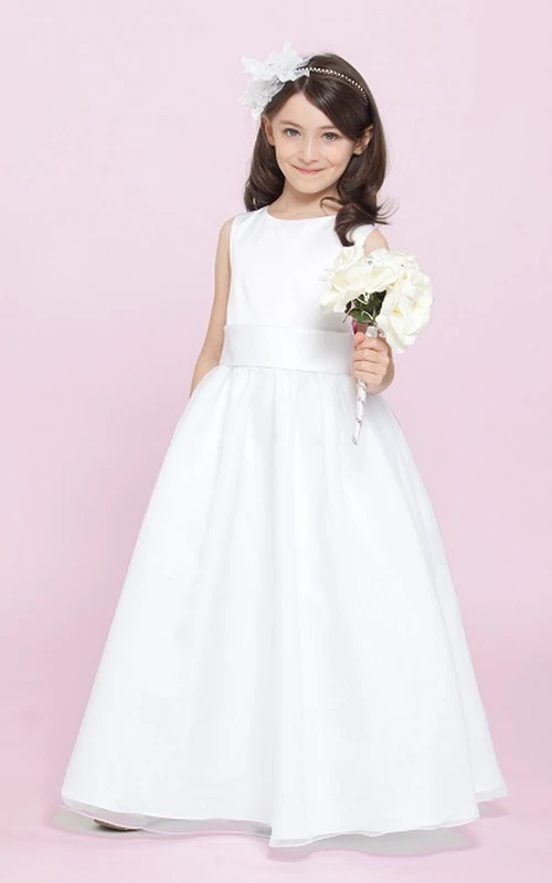 Vestido largo de tul de corte A con escote redondo y fajín para niña de las flores.