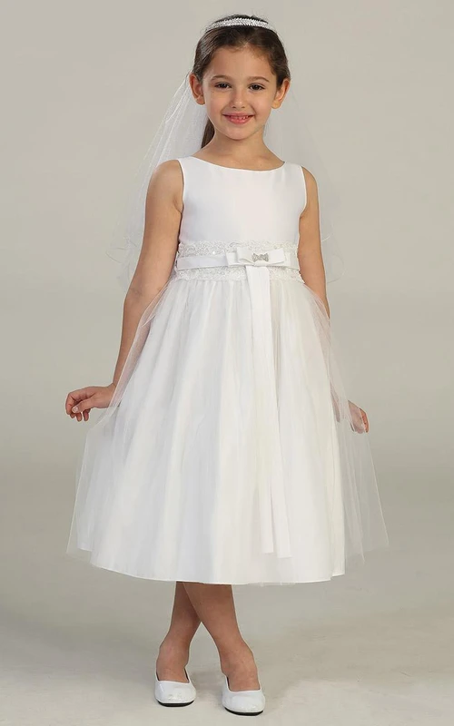 Stufenkleid aus Tüll und Spitze für Blumenmädchen mit Brosche
