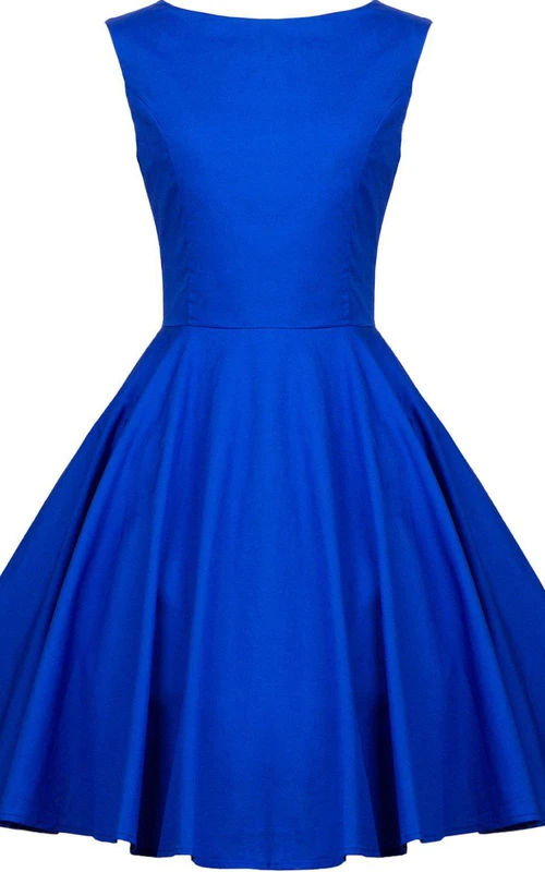 Vestido corto de corte A con mangas cortas y escote barco.