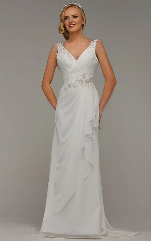 Vestido de novia largo de gasa sin mangas con escote en V, apliques, drapeado y fruncido.