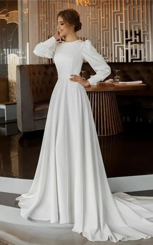 Robe de mariée blanche à col montant et manches bouffantes
