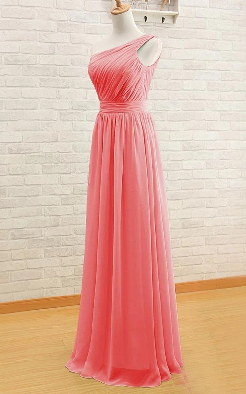 Robe longue asymétrique en mousseline plissée à une épaule