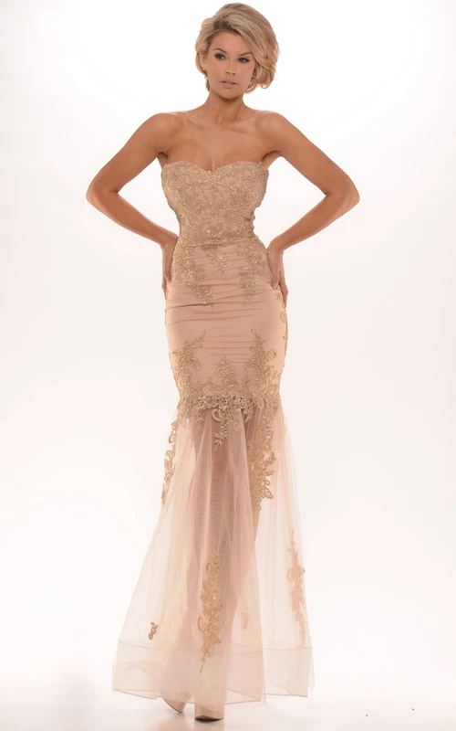Robe de bal sirène sans manches, décolleté en cœur, ornée d'appliqués et arrivant à la cheville, fermeture éclair au dos et perles