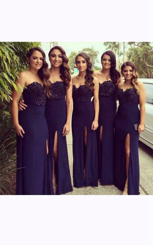 Robe longue en mousseline de soie à décolleté cœur et dentelle