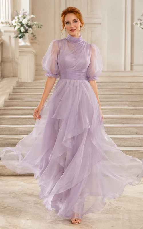 Lilafarbenes, mehrlagiges Organza-Abendkleid mit Puffärmeln