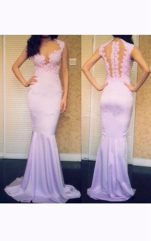Chiffonkleid im Meerjungfrauenstil mit kurzen Ärmeln und V-Ausschnitt sowie Spitze