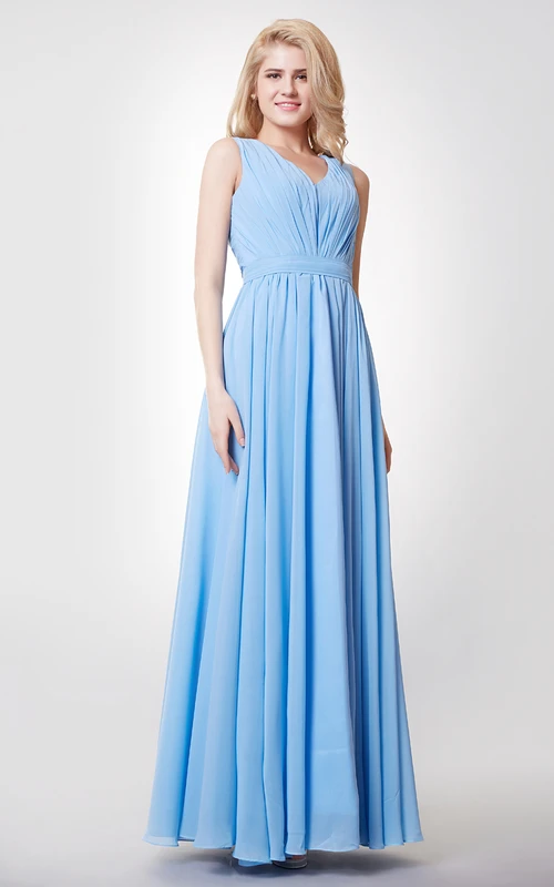 Empire-Kleid aus Chiffon in A-Linie mit V-Ausschnitt und Falten sowie Schlüssellochausschnitt