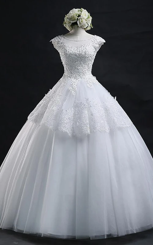 Vestido de novia de gala de tul con encaje y cordones, con apliques.