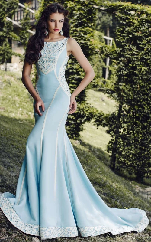 Meerjungfrauenkleid mit Schleppe, ärmellos, aus Satin, Spitze, Falten und Knöpfen